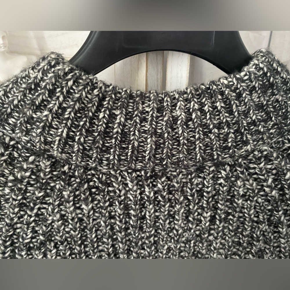 🛍️Universal Thread Sweater - Picture 3 of 6